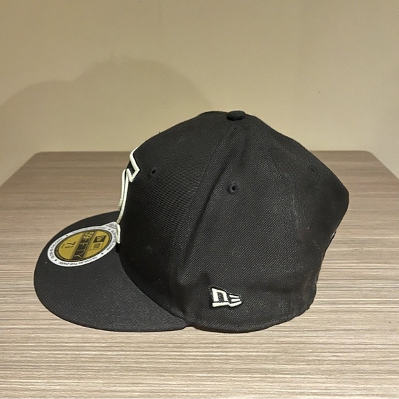 Green Lantern New Era 59Fifty Cap Size 7 1/2 Fitted Hat Glow In the Dark - Picture 3 of 6